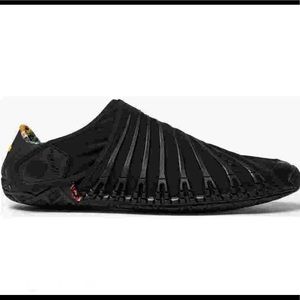 Vibram Women's Furoshiki - Black - size 8.5 Brand new